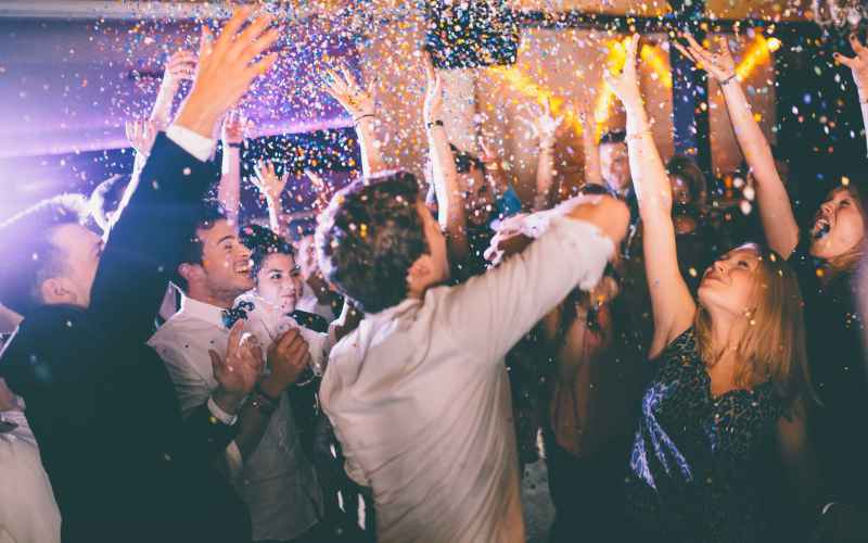 10 Best Wedding Reception Entertainment Ideas: Creative Ways to Keep Your Guests Dancing