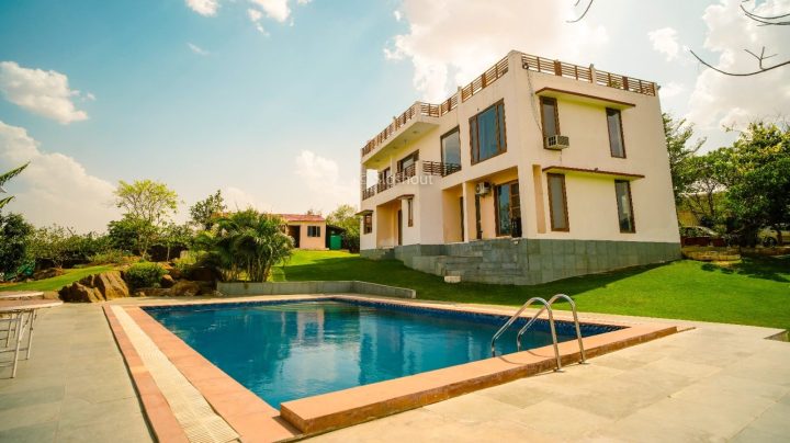 Luxury with Affordable Farmhouse Perfect for Your Party