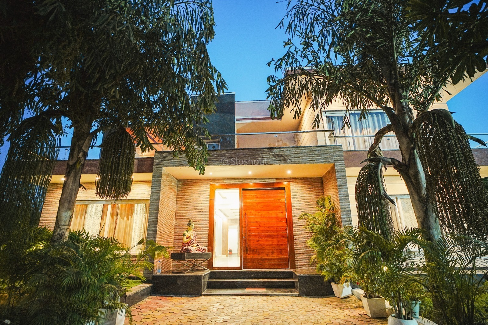 10 Party Houses Available for Rent in Delhi