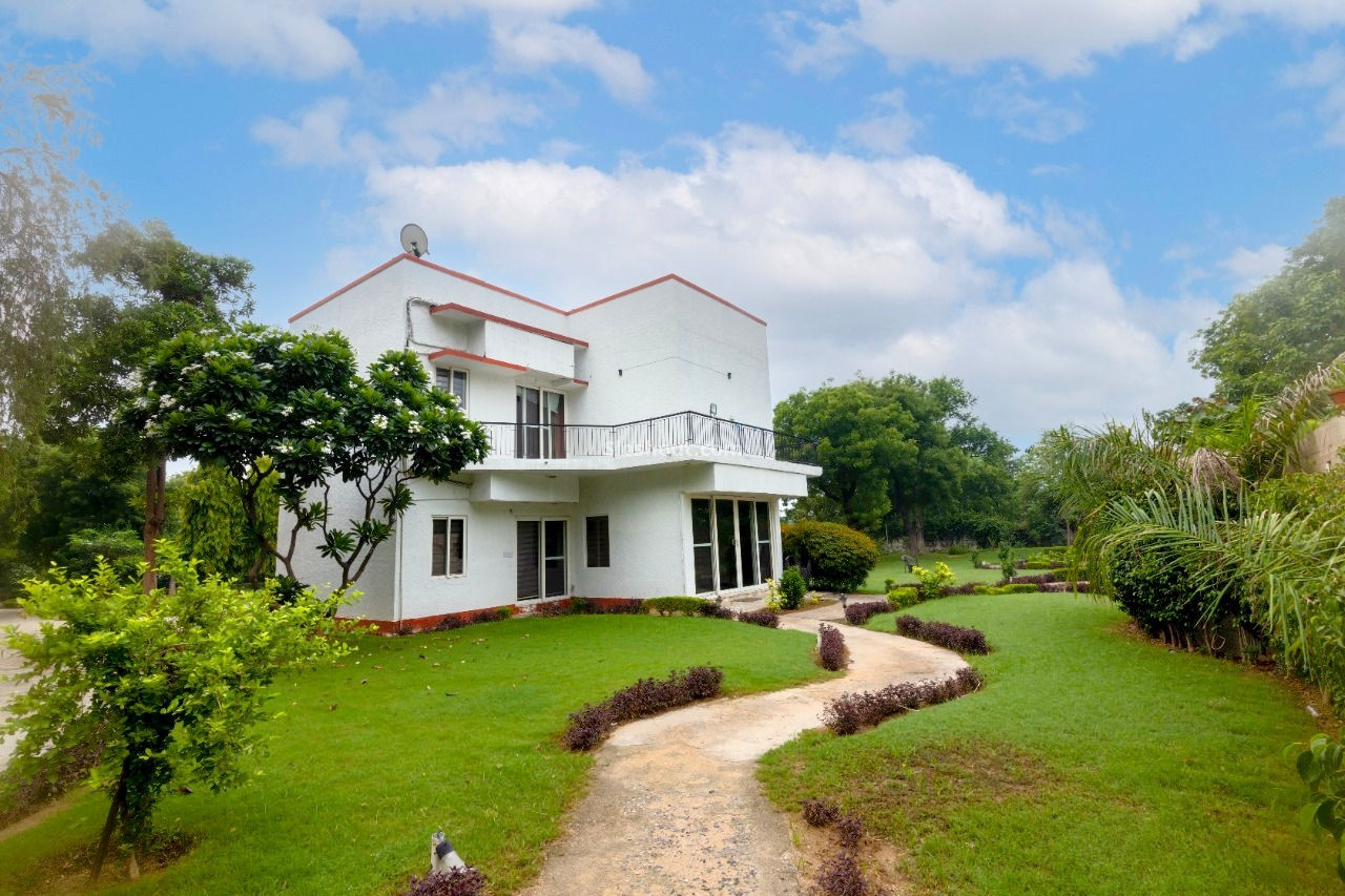 Rose farm - Best Farmhouse for party in Chattarpur