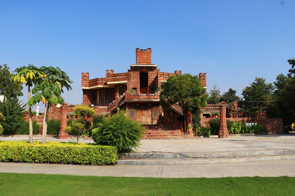 Splash into Colors: Best Villas for a Vibrant Holi Celebration