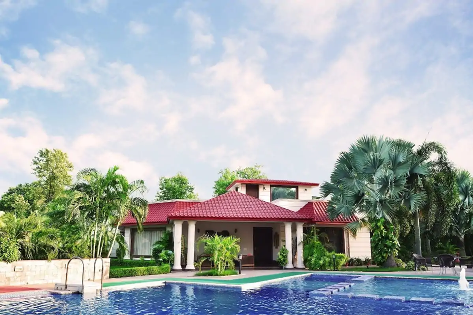 farmhouse with swimming pool under 10,000