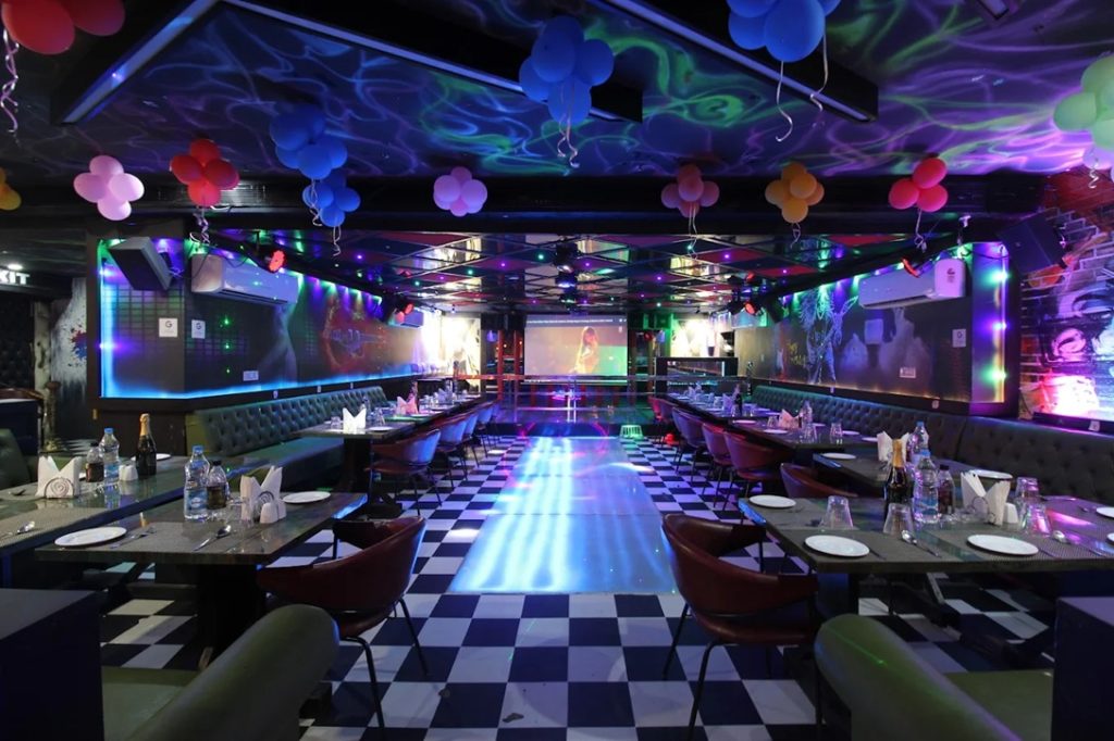 Private Lounges & Clubs