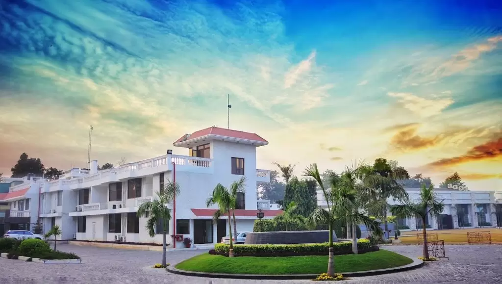 Chhabra Farm | Massive Wedding Lawn in Chattarpur