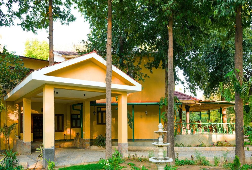 House 334 — Skyline Views With a 290-Degree Panorama