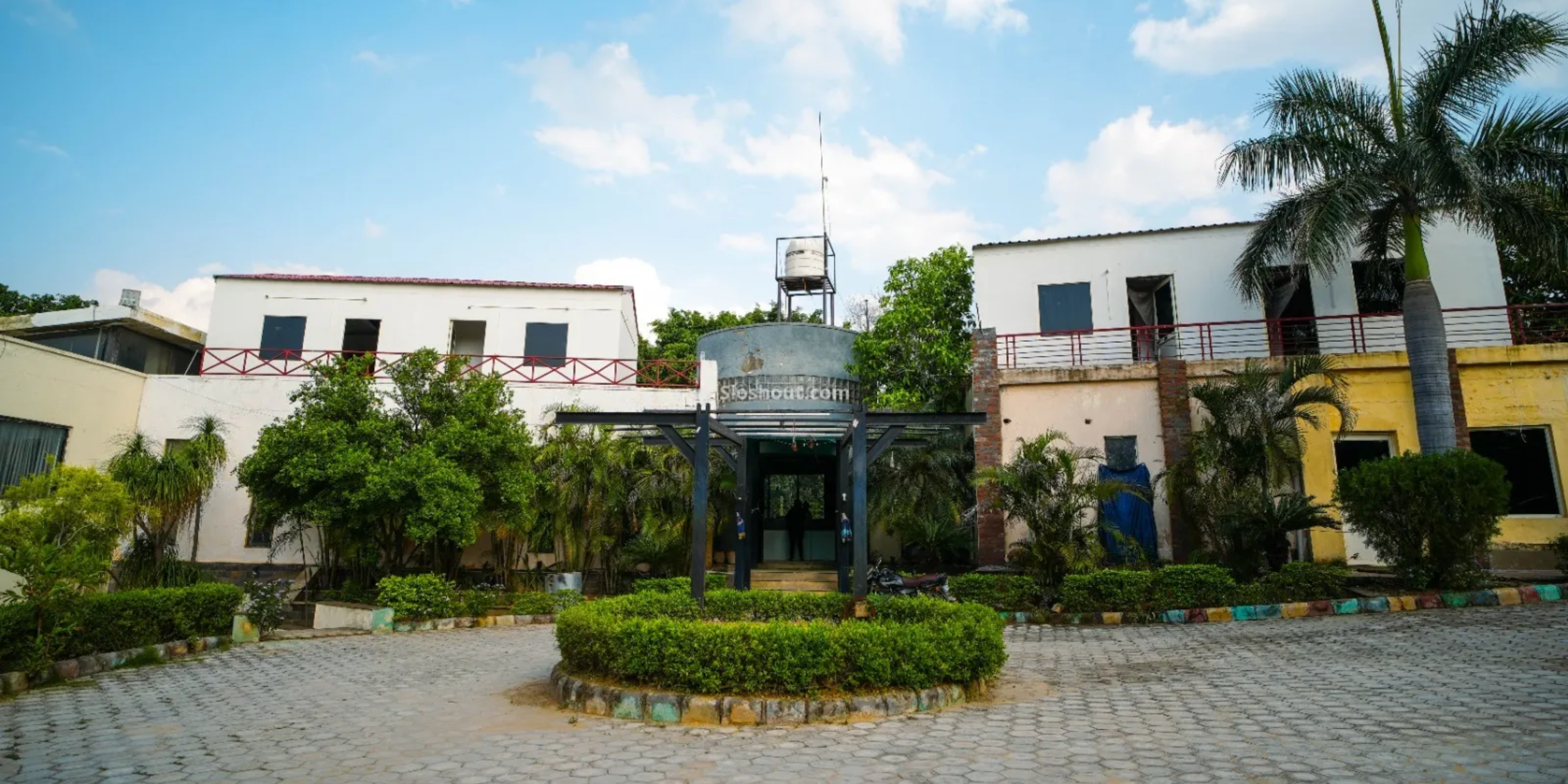 Best Farmhouse for Stay in Noida with Pool & Lawn