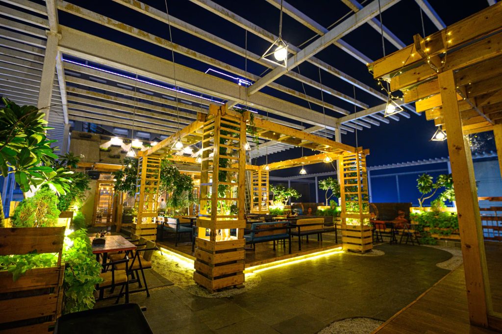 Ambience and Lighting: Setting the Right Mood for the Evening