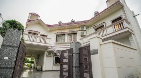 Golden Leaf Resort – Premium Yet Festive