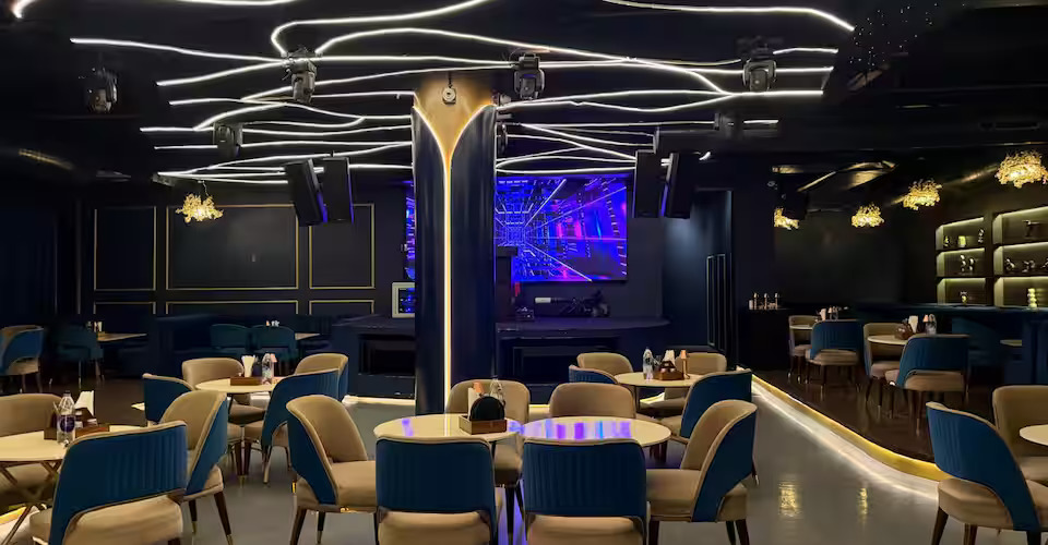 Barish Lounge & Rooftop – Sector 38, Noida